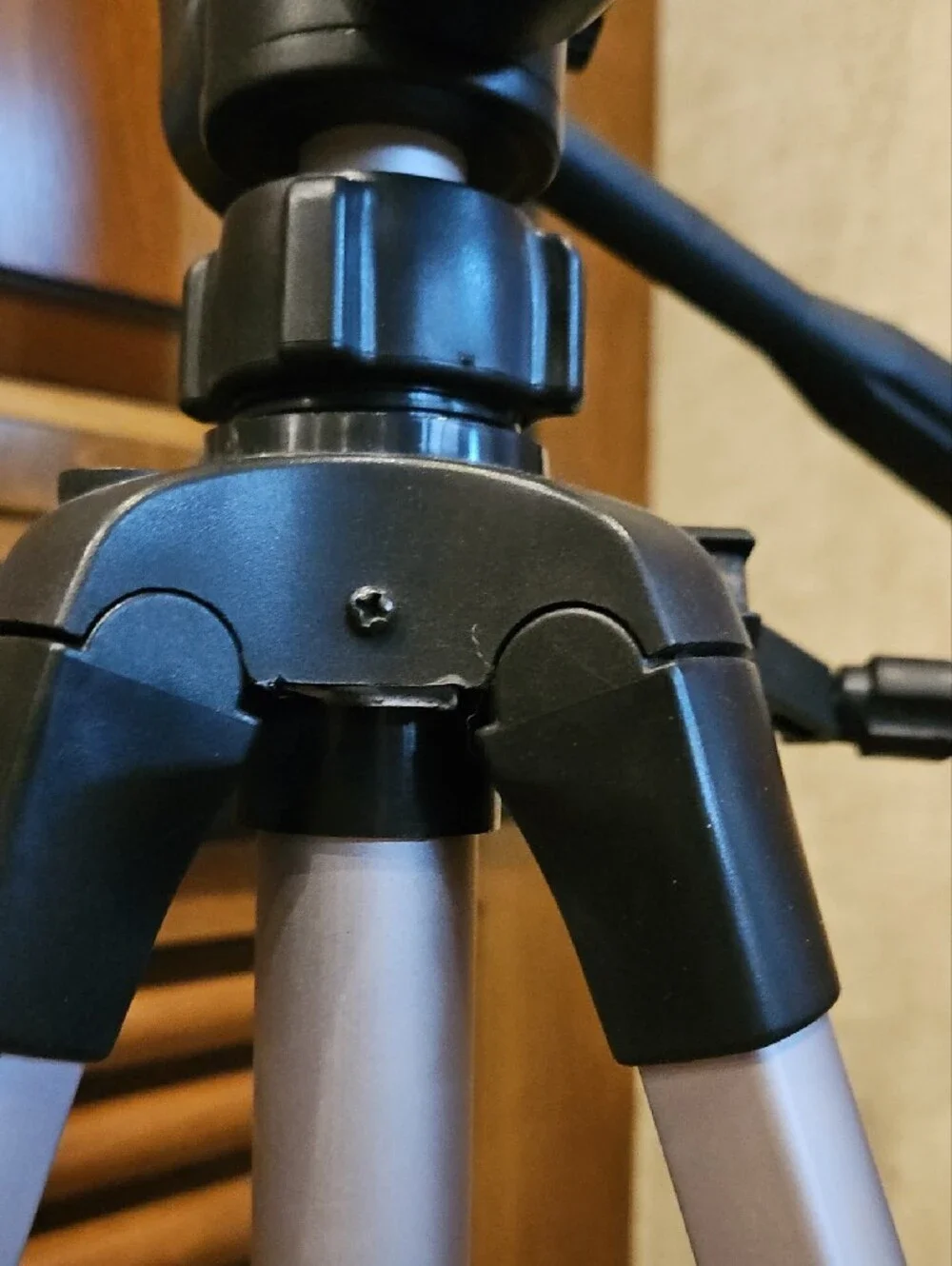 Amazon Basics 60-inch Lightweight DSLR Tripod